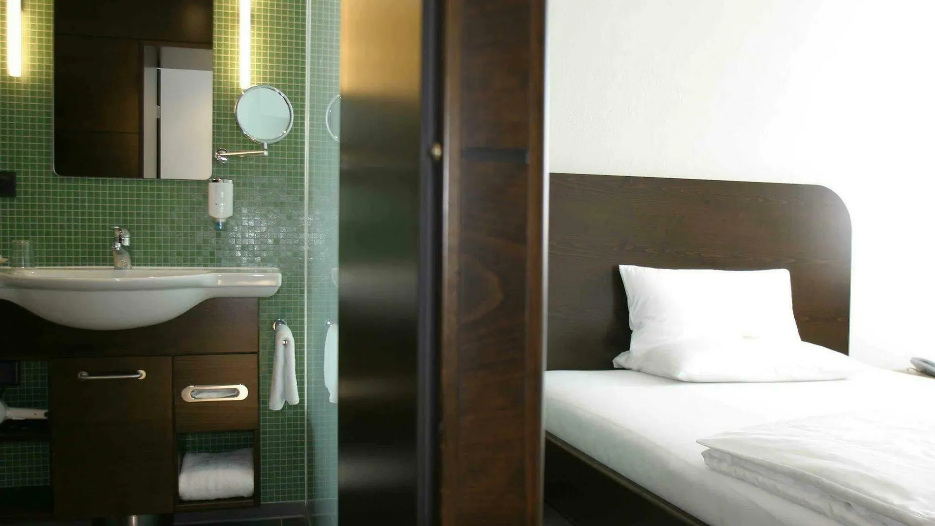 Corbin Muenchen Airport Business Hotel Freising 3*,  Almanya
